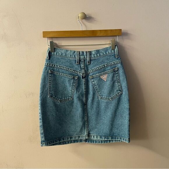 Vintage Guess Medium Wash Blue Denim Mini Skirt Size 28 26" Waist EUC - Picture 13 of 13